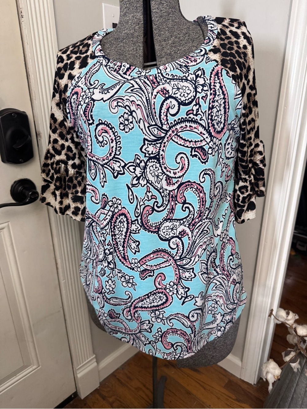 Leopard Ruffle Sleeve Paisley Raglan Top - Aqua / Pink NWT Small